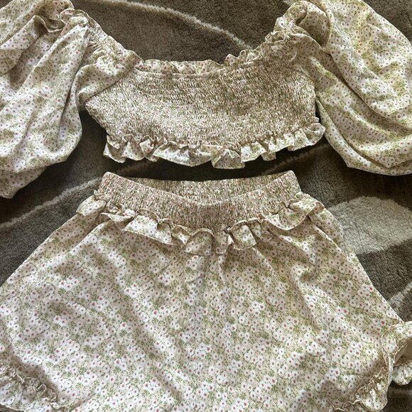 Alamour The Label Floral Off-Shoulder Top in Cream - Picture 4 of 4